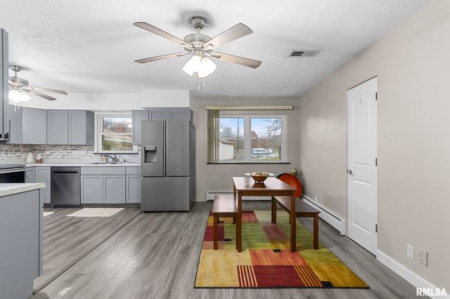 2491 W WASHINGTON Street, Springfield, IL 62702