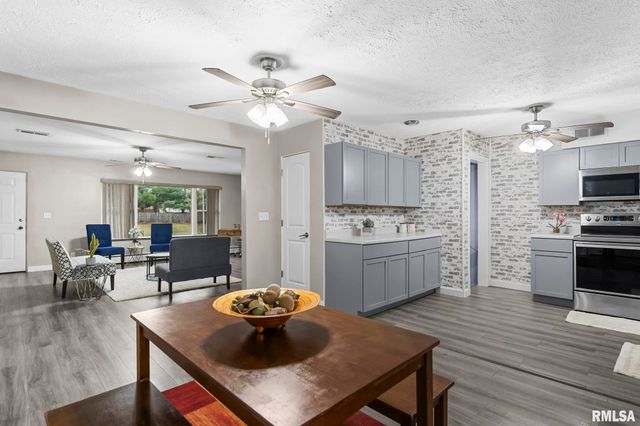 2491 W WASHINGTON Street, Springfield, IL 62702