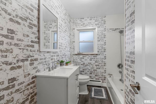 2491 W WASHINGTON Street, Springfield, IL 62702