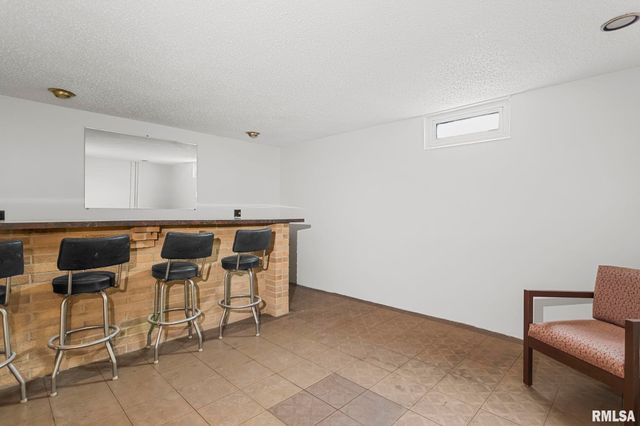 2491 W WASHINGTON Street, Springfield, IL 62702