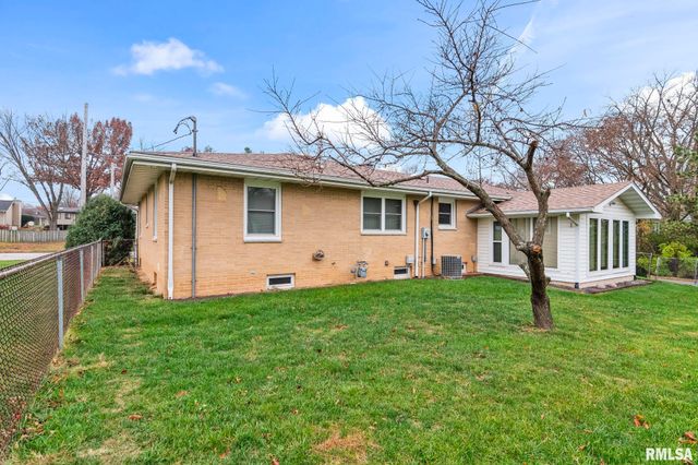 2491 W WASHINGTON Street, Springfield, IL 62702