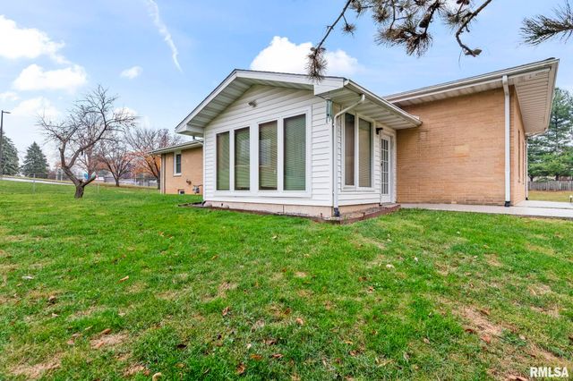 2491 W WASHINGTON Street, Springfield, IL 62702