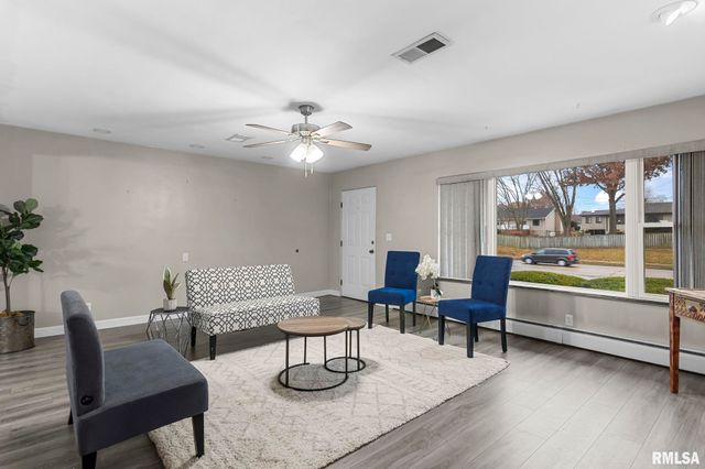 2491 W WASHINGTON Street, Springfield, IL 62702