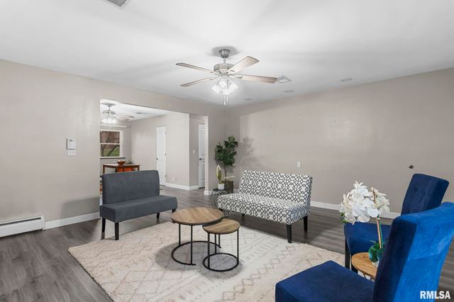 2491 W WASHINGTON Street, Springfield, IL 62702