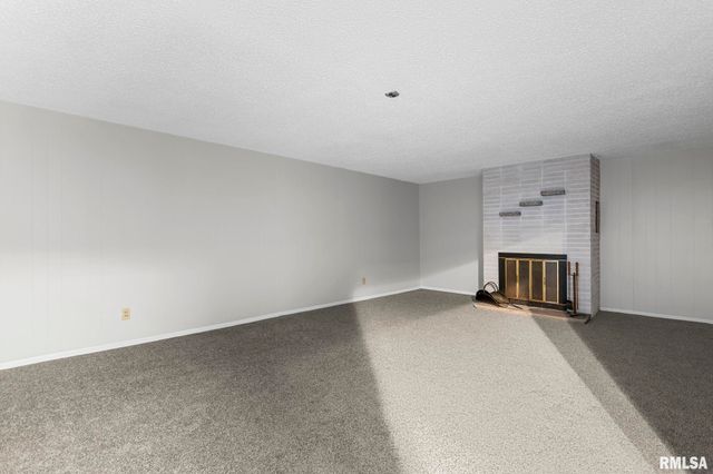 2491 W WASHINGTON Street, Springfield, IL 62702