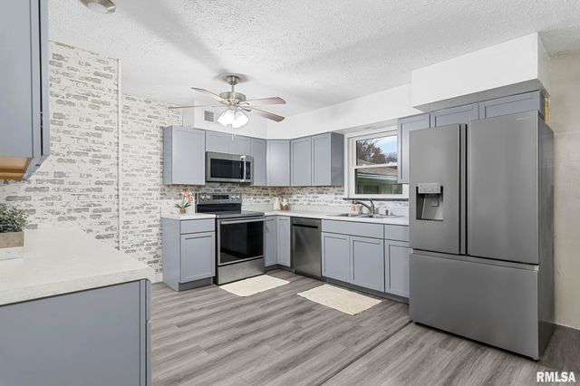 2491 W WASHINGTON Street, Springfield, IL 62702