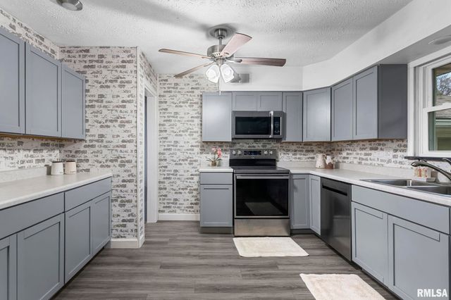 2491 W WASHINGTON Street, Springfield, IL 62702