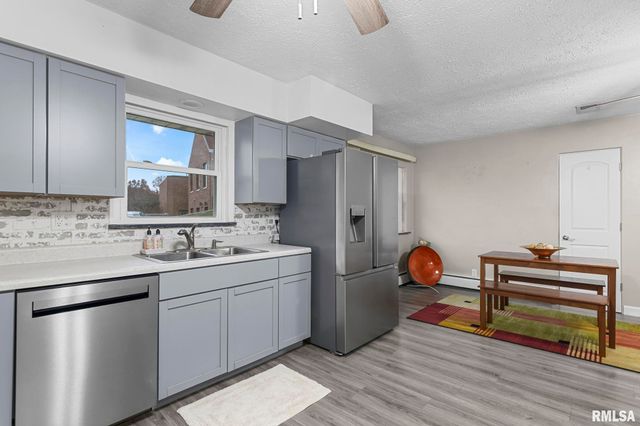 2491 W WASHINGTON Street, Springfield, IL 62702