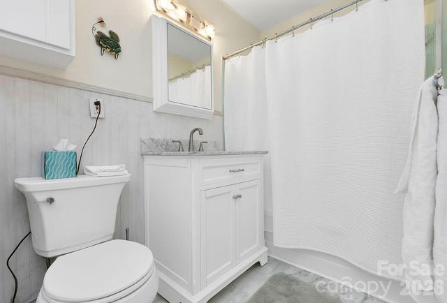 218 Hickory Lane, Lake Toxaway, NC 28747