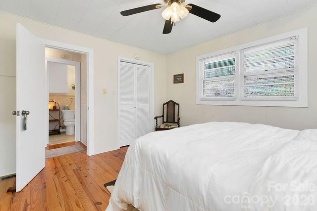 218 Hickory Lane, Lake Toxaway, NC 28747