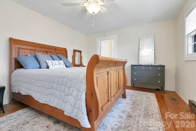 218 Hickory Lane, Lake Toxaway, NC 28747