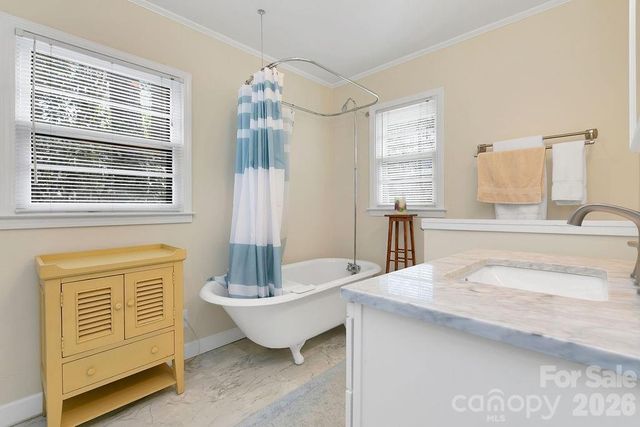 218 Hickory Lane, Lake Toxaway, NC 28747