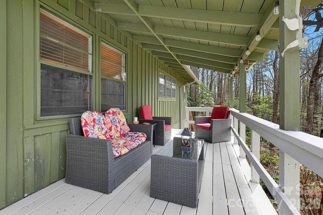 218 Hickory Lane, Lake Toxaway, NC 28747
