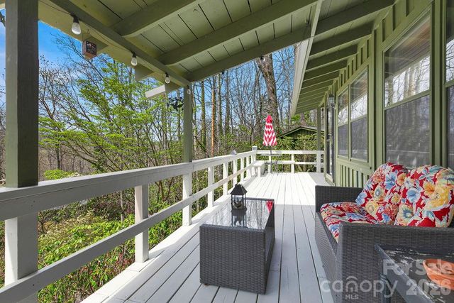 218 Hickory Lane, Lake Toxaway, NC 28747