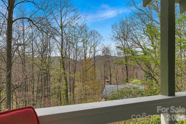 218 Hickory Lane, Lake Toxaway, NC 28747