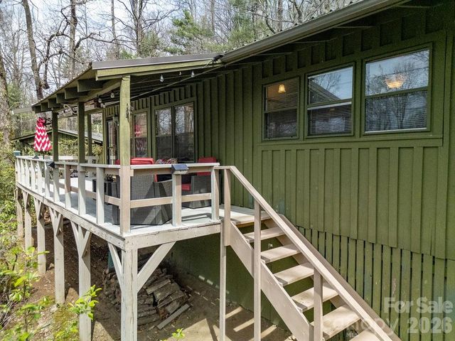 218 Hickory Lane, Lake Toxaway, NC 28747