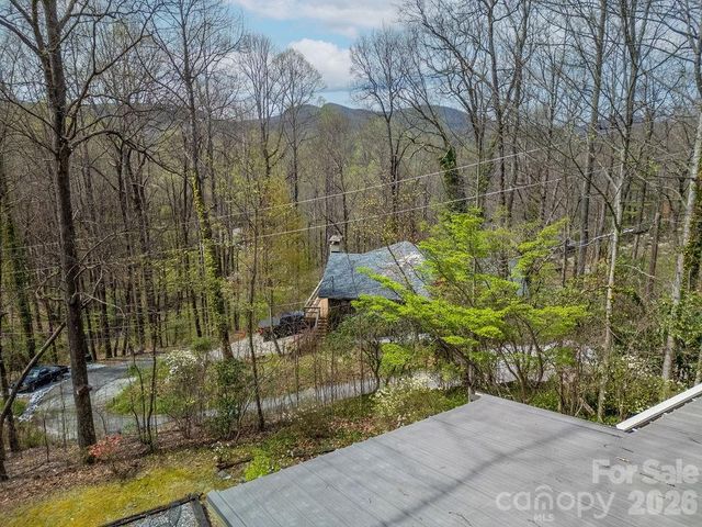 218 Hickory Lane, Lake Toxaway, NC 28747
