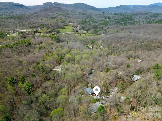 218 Hickory Lane, Lake Toxaway, NC 28747