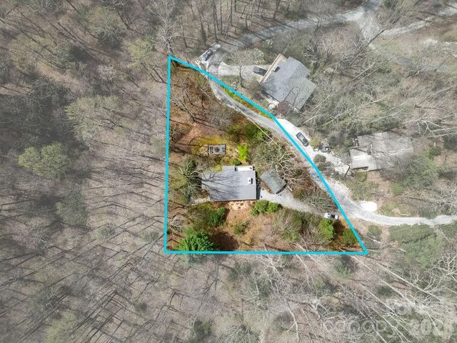 218 Hickory Lane, Lake Toxaway, NC 28747