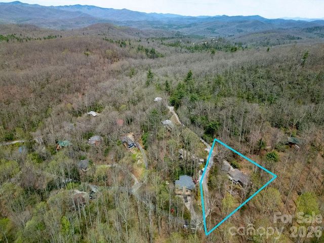 218 Hickory Lane, Lake Toxaway, NC 28747