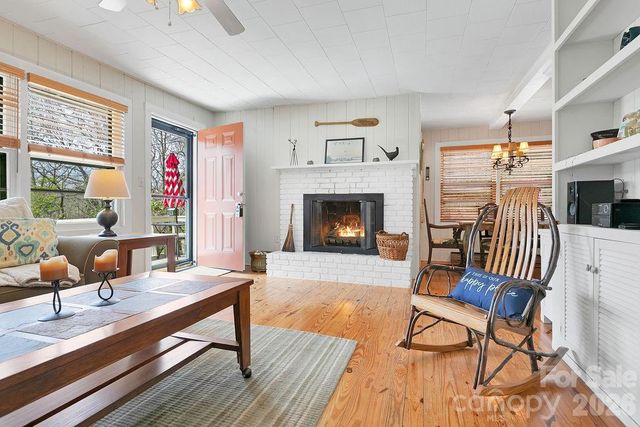 218 Hickory Lane, Lake Toxaway, NC 28747