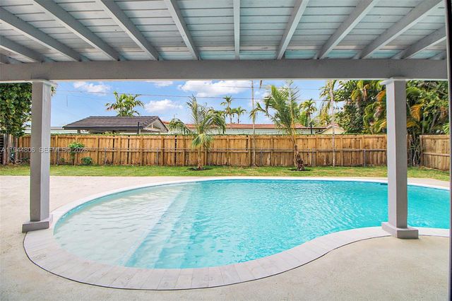 4940 SW 87th Ct, Miami, FL 33165