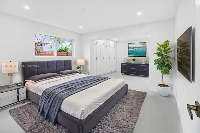 4940 SW 87th Ct, Miami, FL 33165