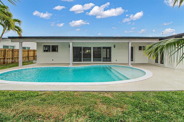 4940 SW 87th Ct, Miami, FL 33165