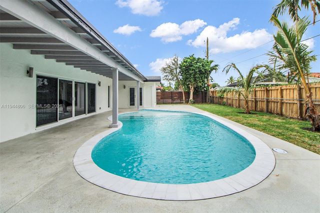 4940 SW 87th Ct, Miami, FL 33165