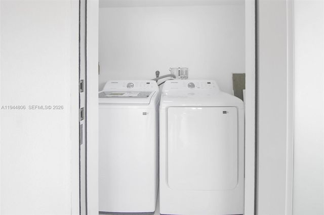 4940 SW 87th Ct, Miami, FL 33165