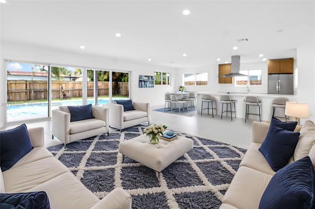 4940 SW 87th Ct, Miami, FL 33165