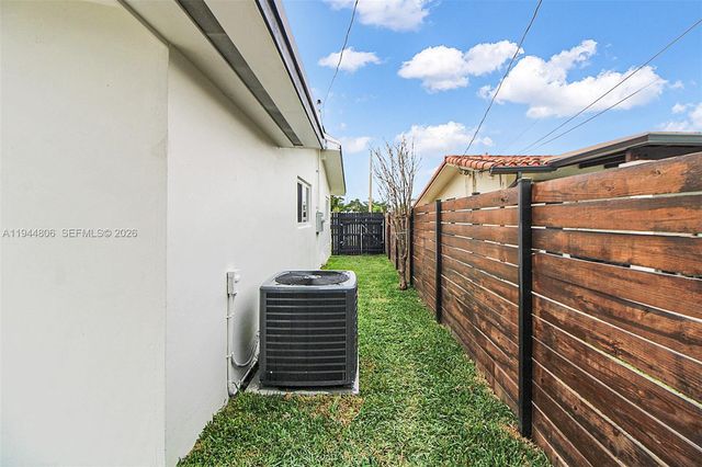 4940 SW 87th Ct, Miami, FL 33165