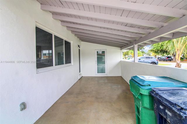 4940 SW 87th Ct, Miami, FL 33165