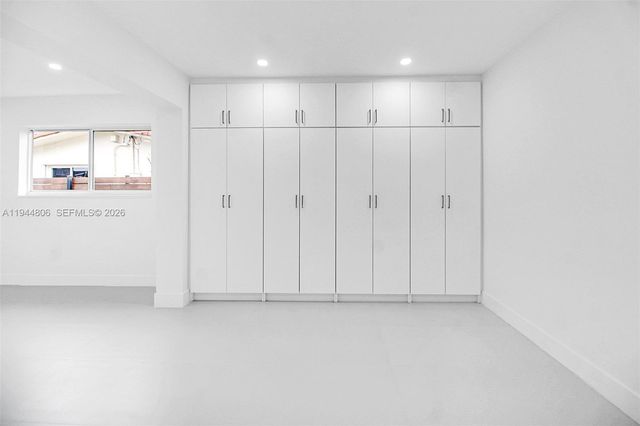 4940 SW 87th Ct, Miami, FL 33165