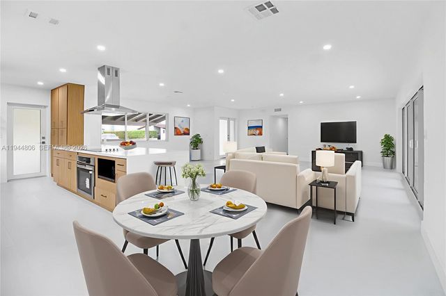 4940 SW 87th Ct, Miami, FL 33165