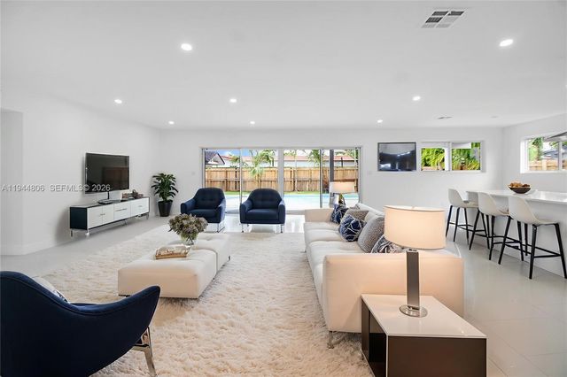 4940 SW 87th Ct, Miami, FL 33165