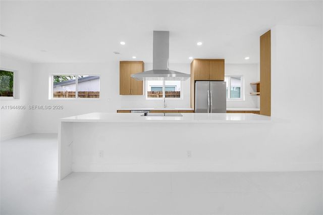 4940 SW 87th Ct, Miami, FL 33165