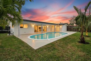 4940 SW 87th Ct, Miami, FL 33165