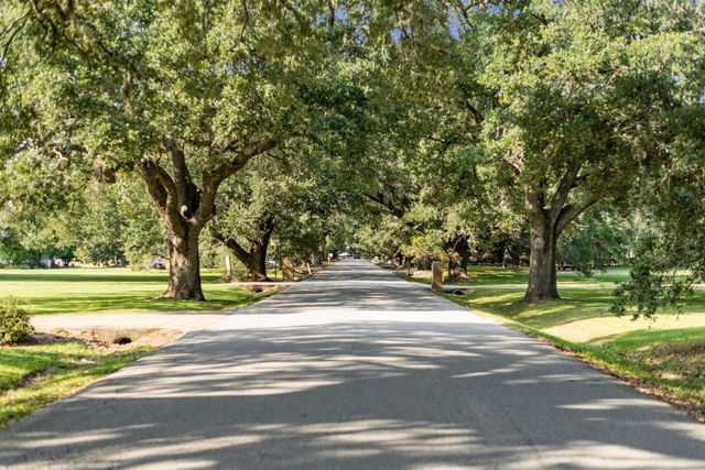 5202 Cypress Green Lane, Richmond, TX 77406