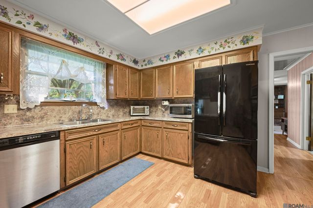 35013 J W Hall Rd, Walker, LA 70785