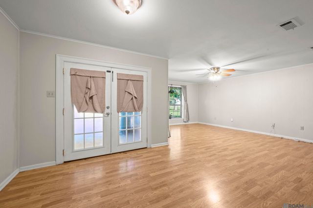 35013 J W Hall Rd, Walker, LA 70785