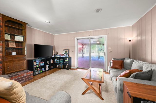 35013 J W Hall Rd, Walker, LA 70785