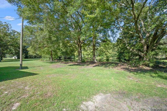 35013 J W Hall Rd, Walker, LA 70785