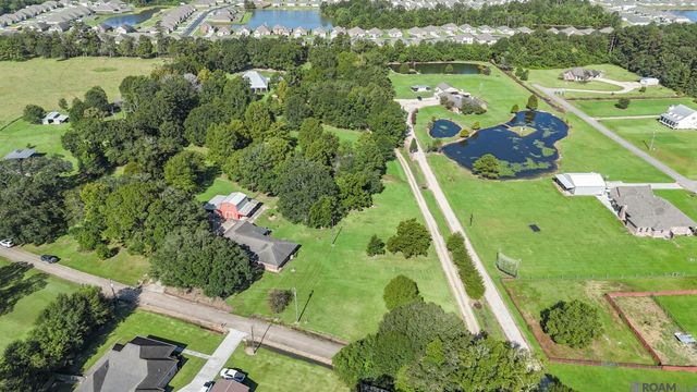 35013 J W Hall Rd, Walker, LA 70785
