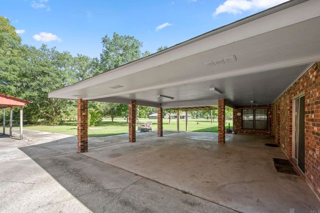 35013 J W Hall Rd, Walker, LA 70785