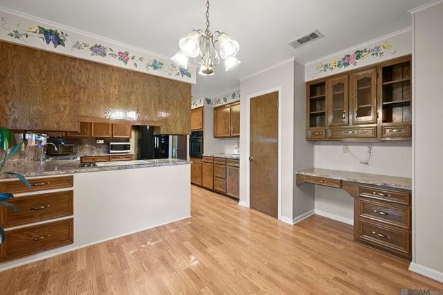 35013 J W Hall Rd, Walker, LA 70785