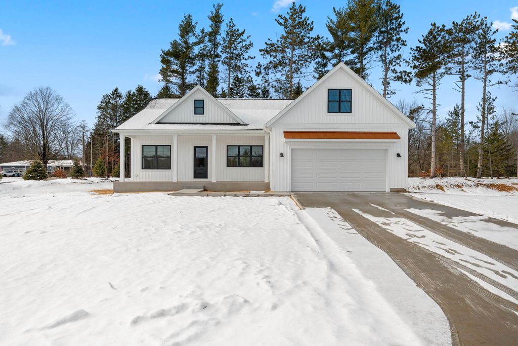 6255 S Bear Den Trail, Fruitport Twp, MI 49444