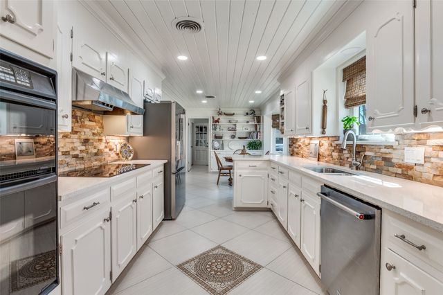 1710 N Dickerson, Pantego, TX 76013