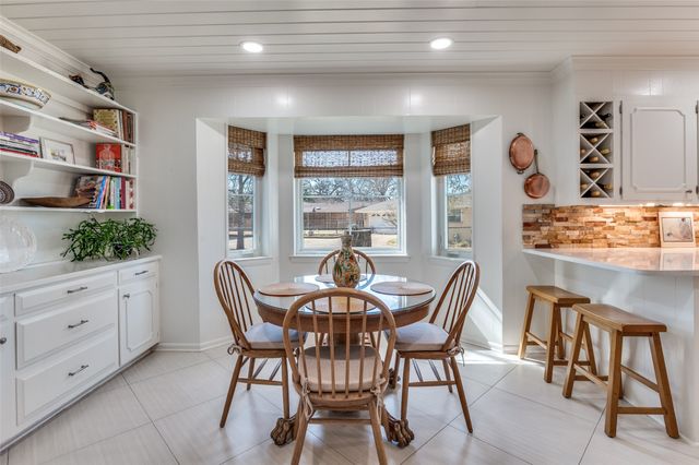 1710 N Dickerson, Pantego, TX 76013