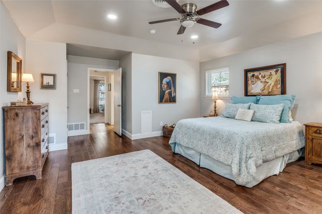 1710 N Dickerson, Pantego, TX 76013